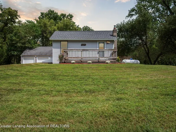 2310 Gilbert Rd, Lansing, MI 48911