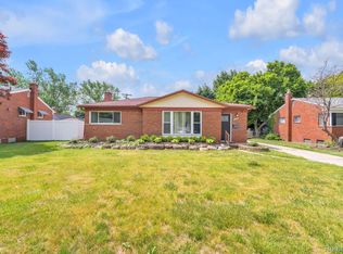 27827 Lyndon St, Livonia, MI 48154