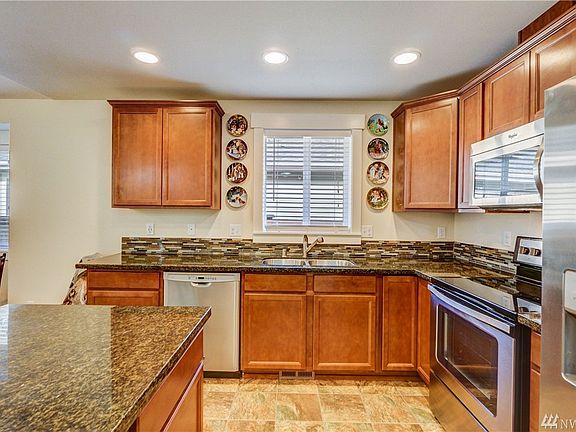 5th image of 236 169th St E