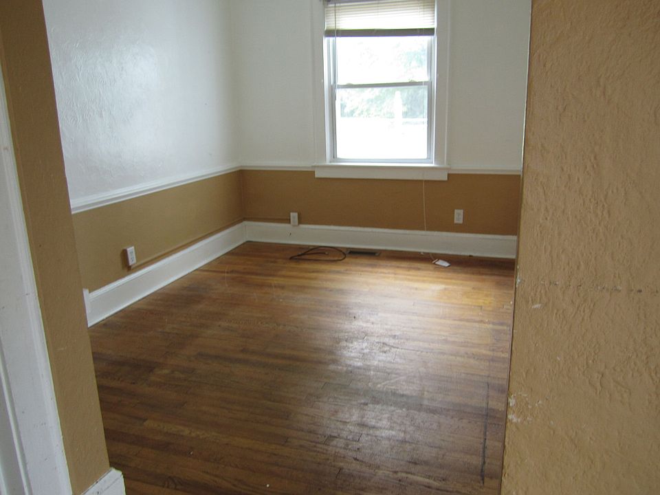 2nd image of 829 Norman Ave