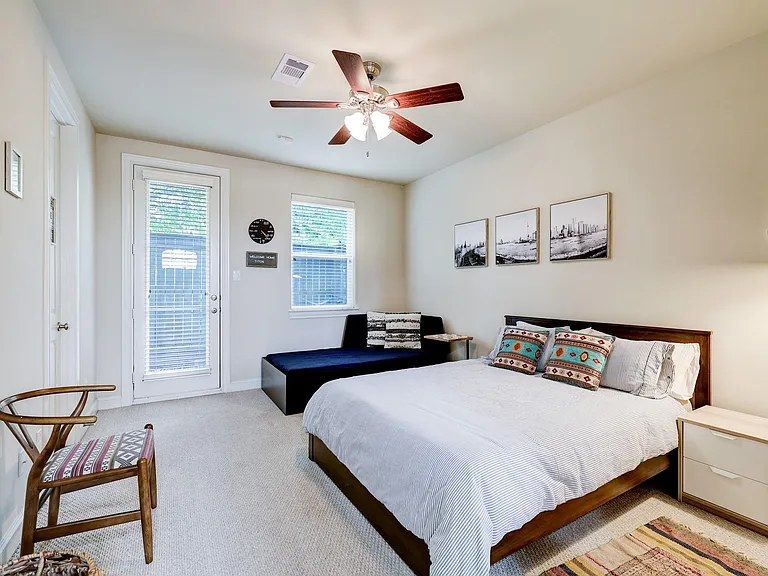 8932 Lakeshore Bend Dr — Photo 4
