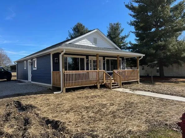 692 N Jefferson St, Utica, OH 43080