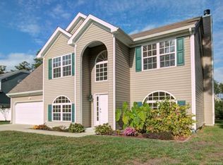 6877 Watch Harbour Cir, Hayes, VA 23072