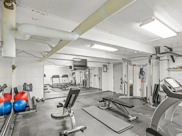 300 Ocean Parkway image 13 of 16