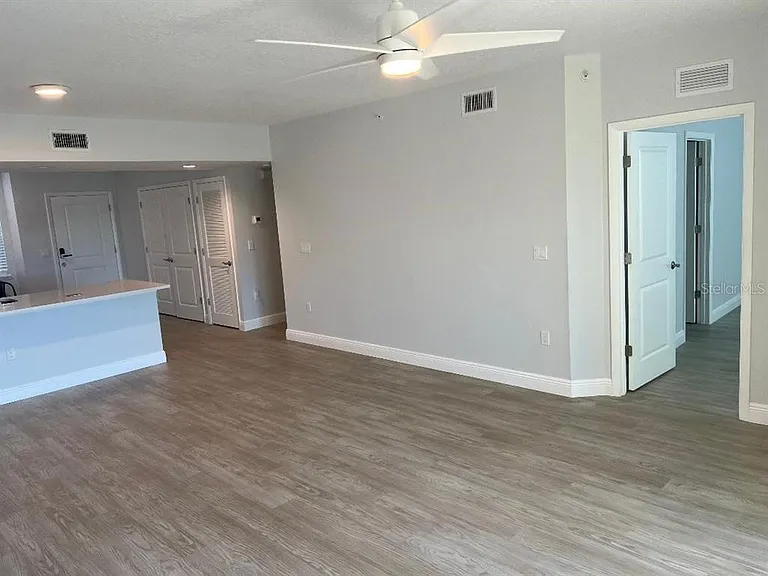 960 Starkey Rd #10305 — Photo 8