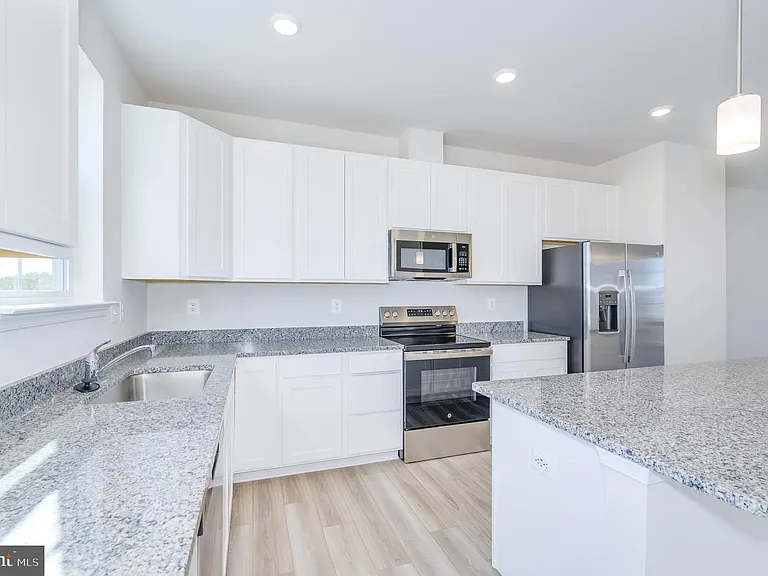 450 Seeback Dr — Photo 17