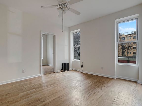 3rd image of 215 W 116th St #2G