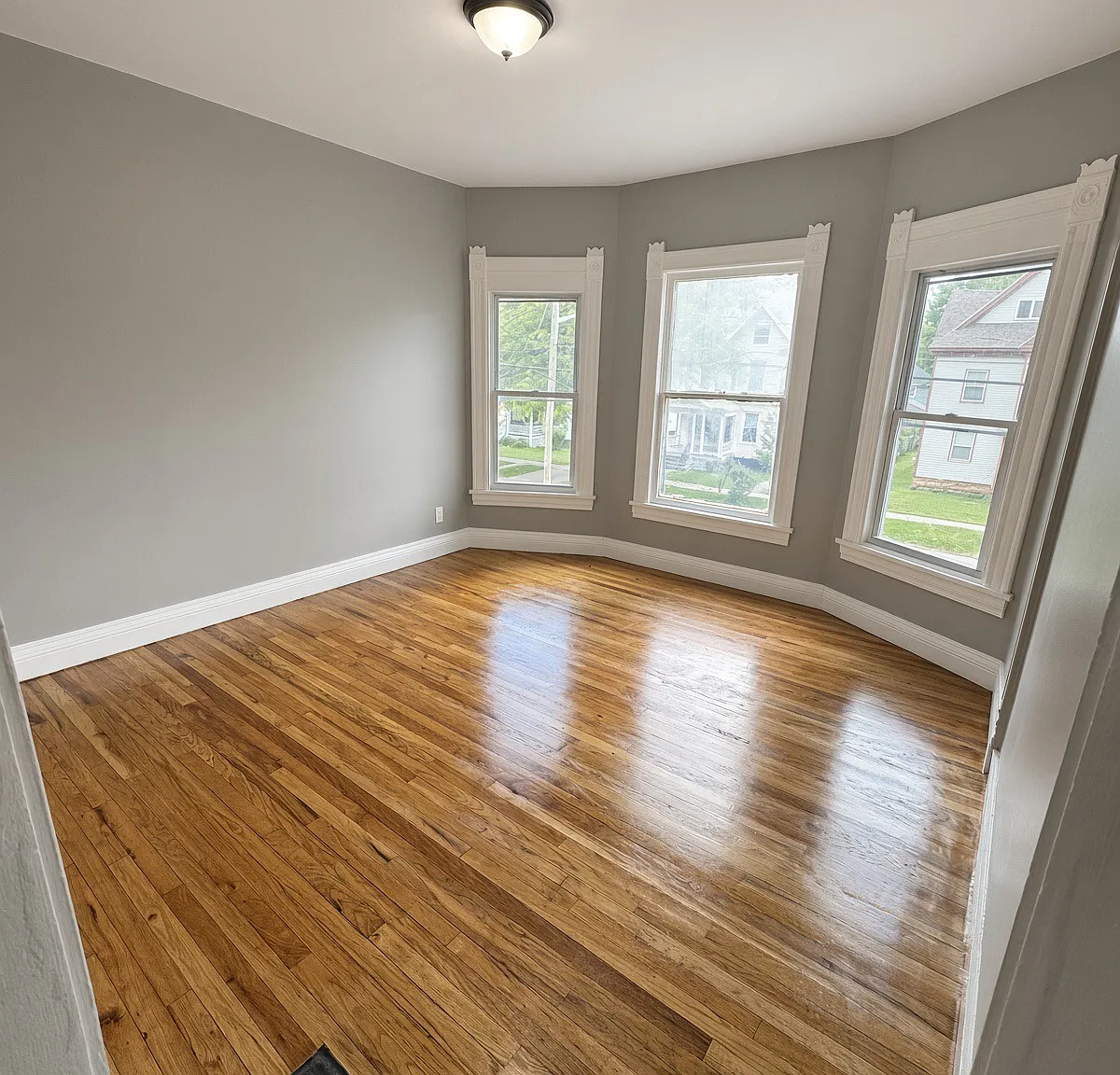 207 McLennan Avenue - 2 — Photo 2