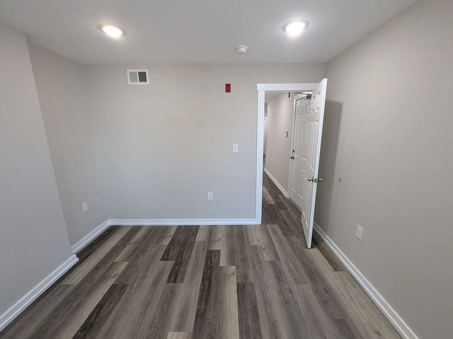 4946 W Thompson St. — Photo 3