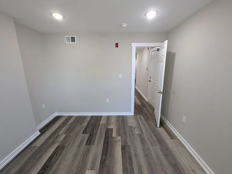4946 W Thompson St — Photo 3