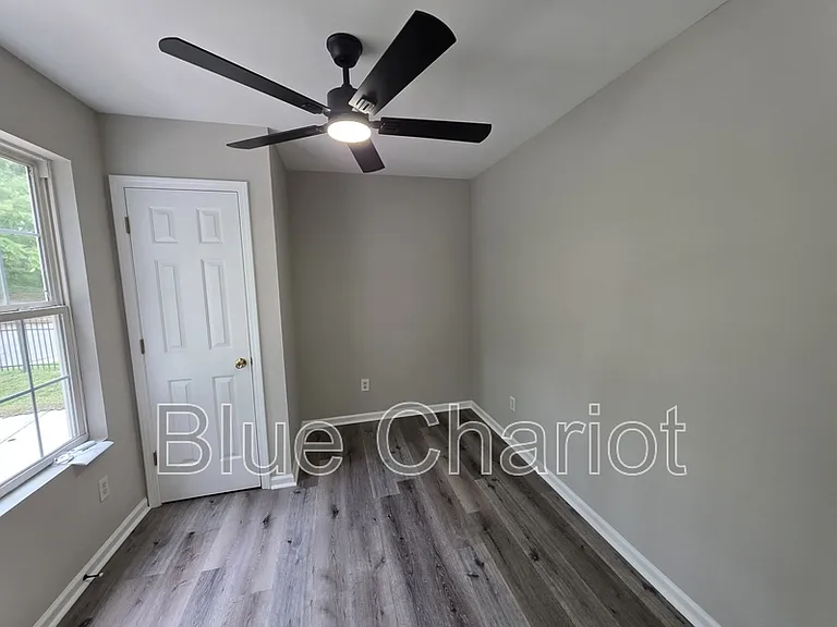 704 Brye St — Photo 7
