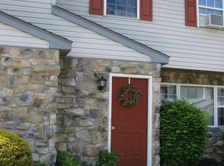 210 Magnolia St, Fleetwood, PA 19522