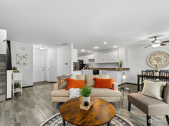 5th image of 121 21st Street SE #D