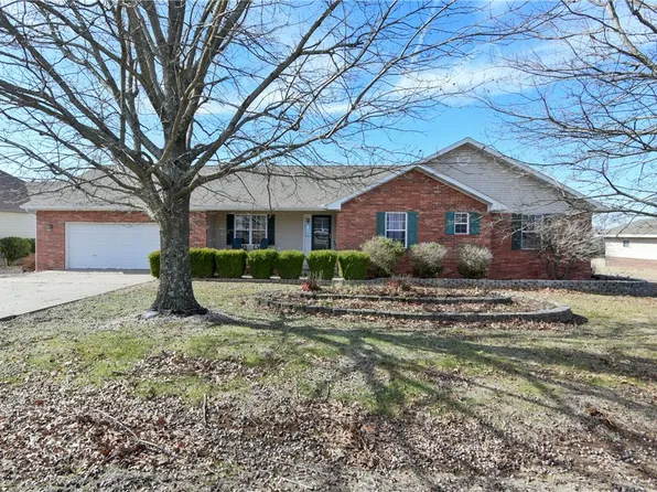 39 Holiday Island Dr, Eureka Springs, AR 72631