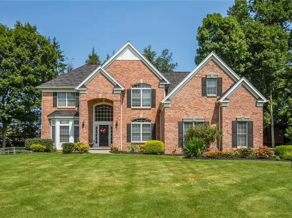 14 Loch Loyal Ct, Penfield, NY 14526