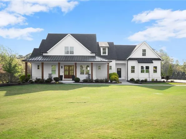 35 Happy Chair Ln, Hoschton, GA 30548