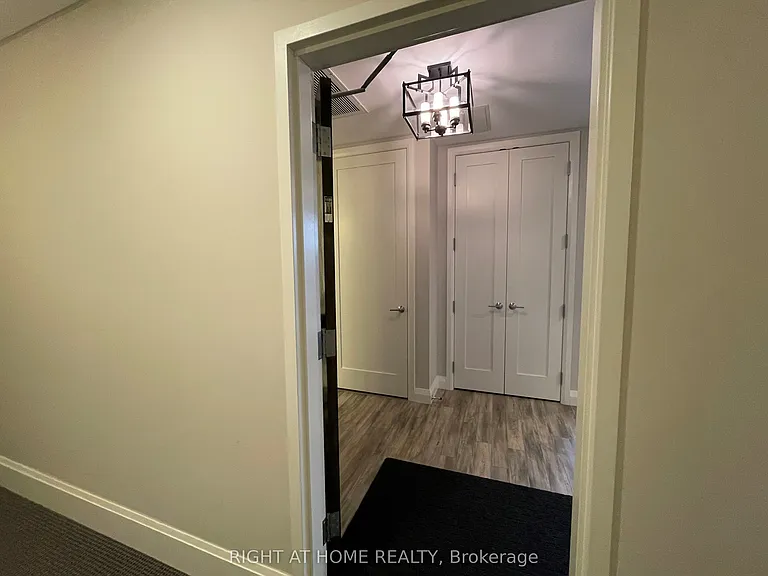 118 King St E #1015 — Photo 8