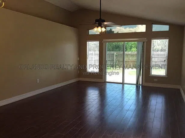 3 bed, 2.0 bath, 1334 sqft, $1,899 — Photo 3
