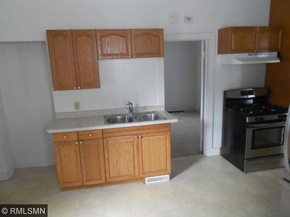 4th image of 612 23rd Ave NE