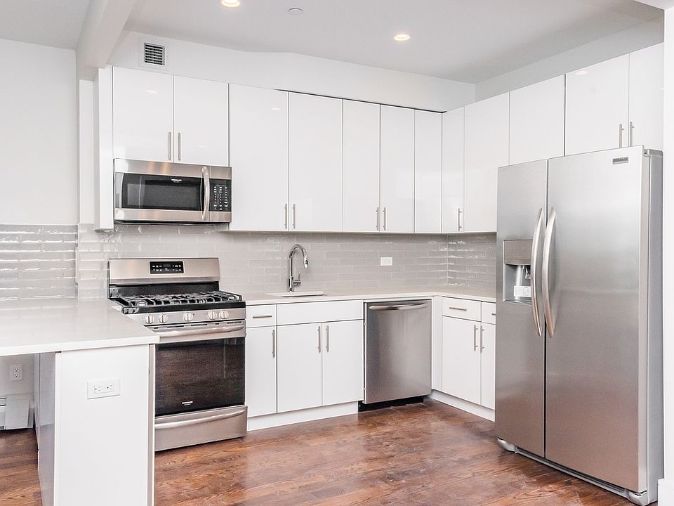 1st image of 21-10 Newtown Ave #6R