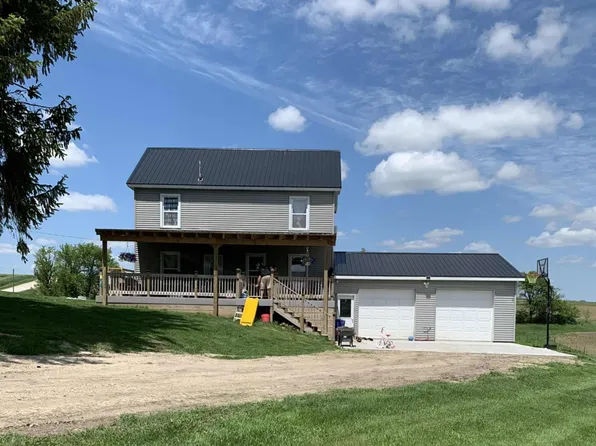 1461 Bakkum Rd, Waukon, IA 52172