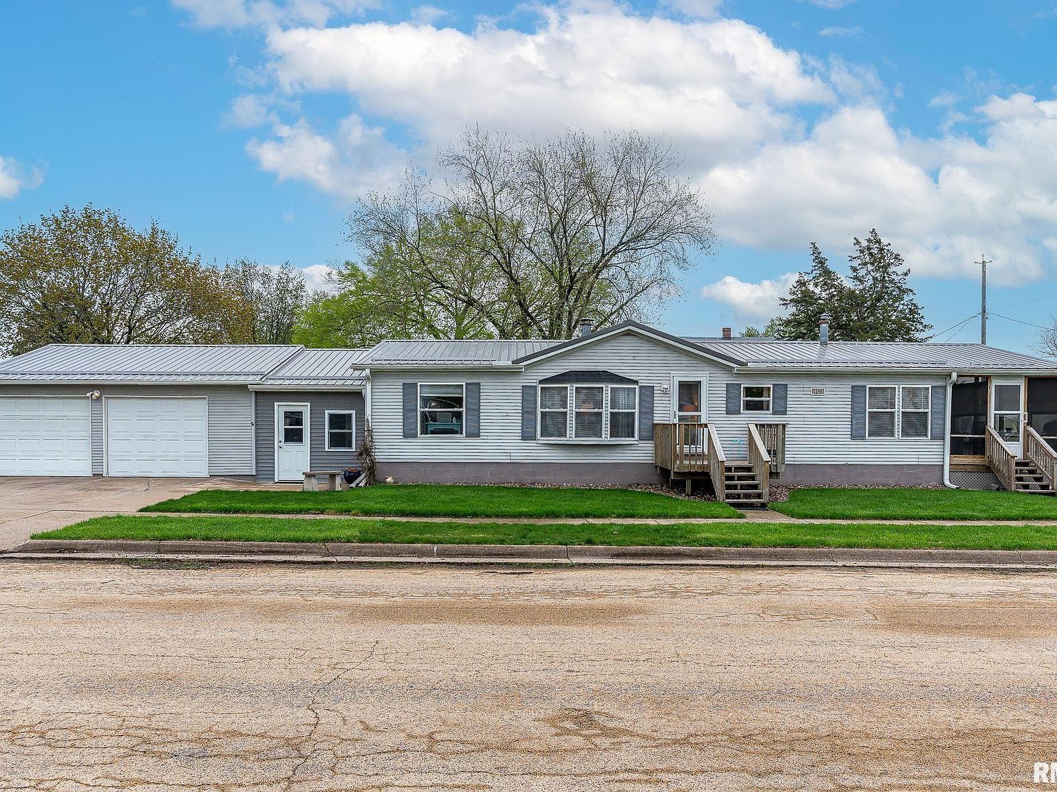 901 Lake St, Sabula, IA 52070 Zillow