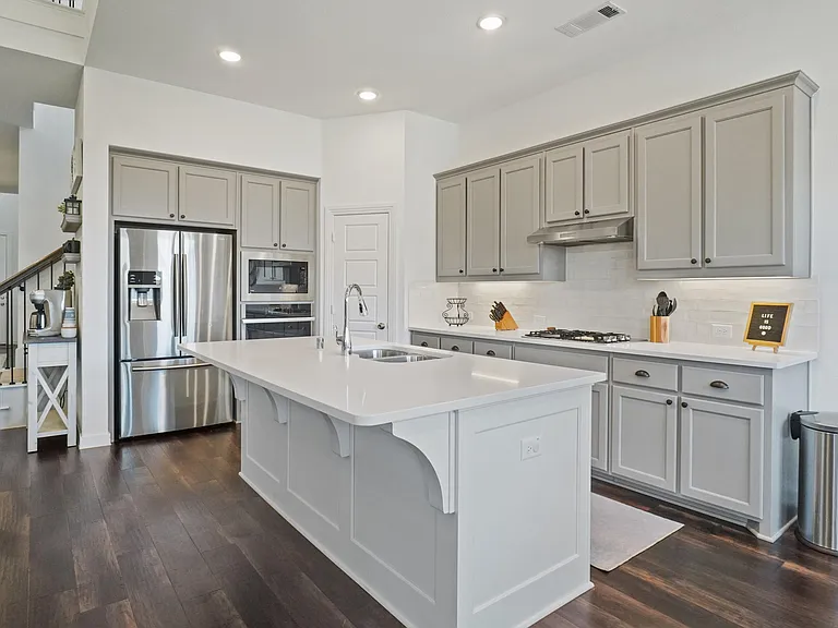 525 Overton Ave — Photo 8