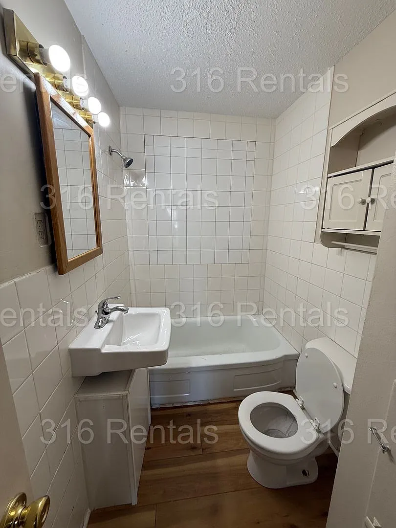$1100 - 2 bed 1 bath - Single Family Home — Photo 4