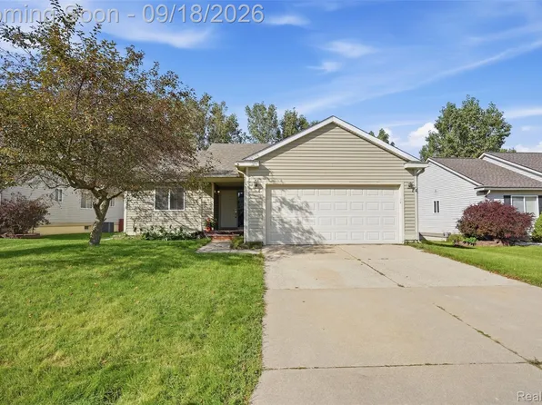 2649 Thistlewood Dr, Howell, MI 48843