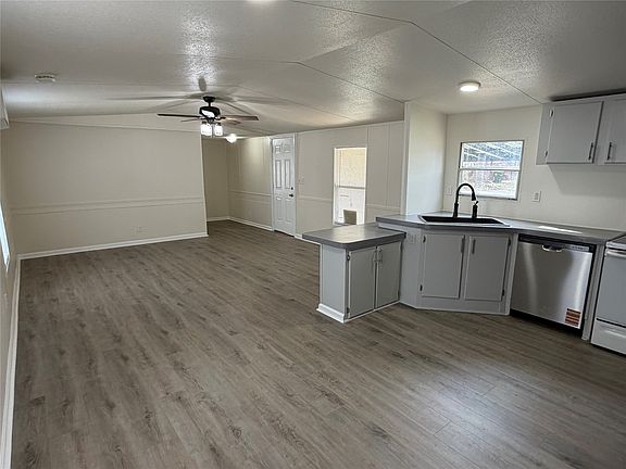 4th image of 3601 Hedge Row St