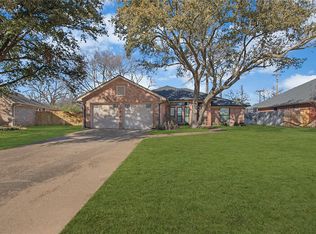 805 Crestview Dr, Bedford, TX 76021