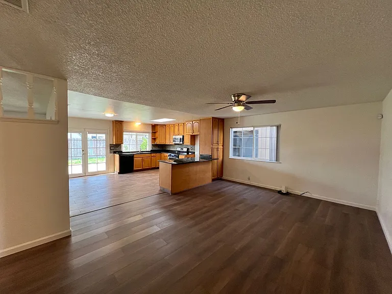 838 El Dorado St — Photo 14