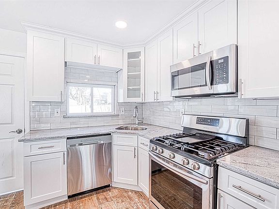 3rd image of 37 N Pine St