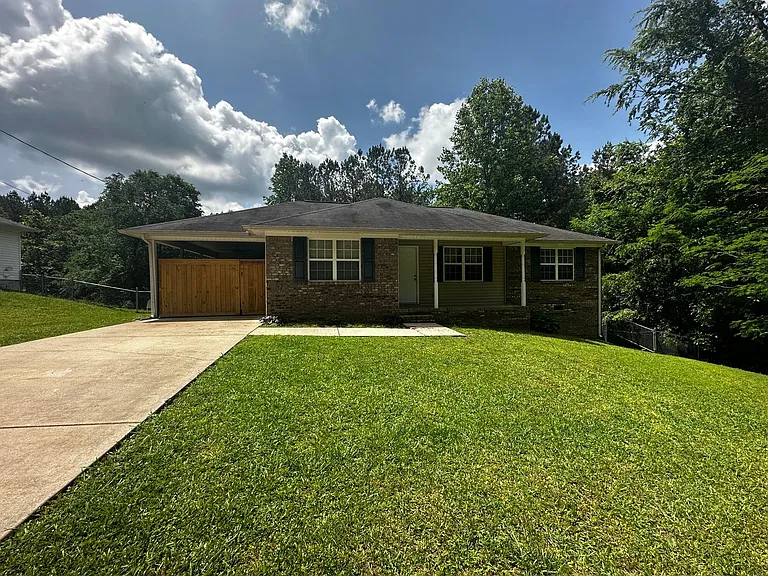 180 Dogwood Ave — Photo 1