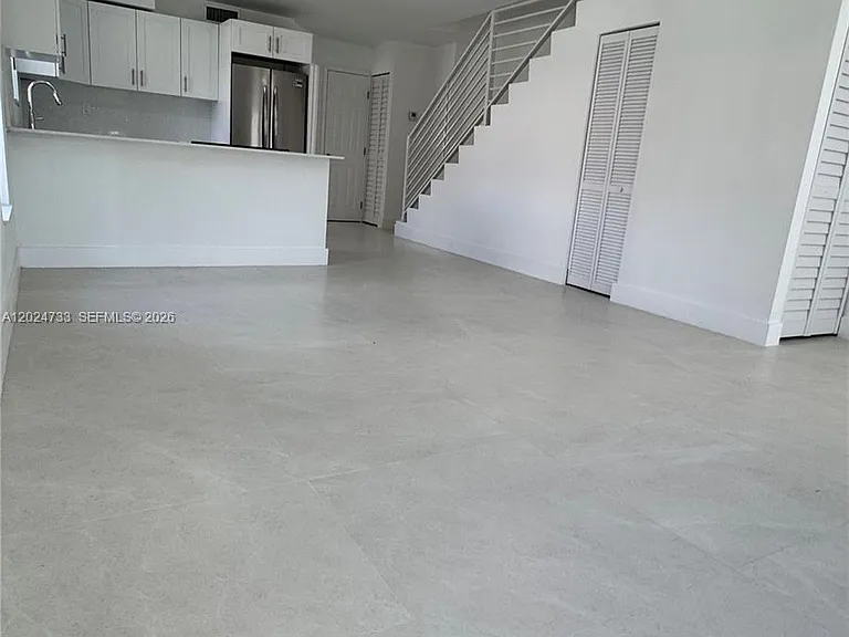 3305 SW 28th St #3305 — Photo 6