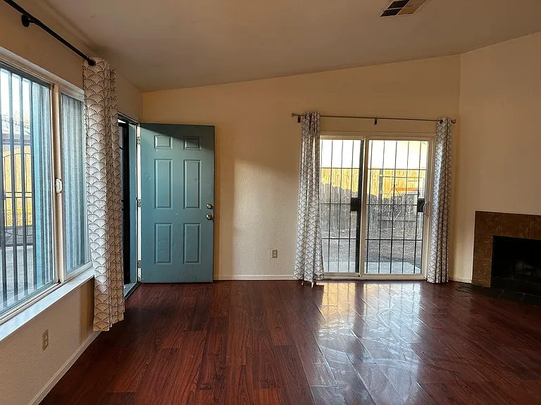 2854 Chelmsford Way — Photo 4