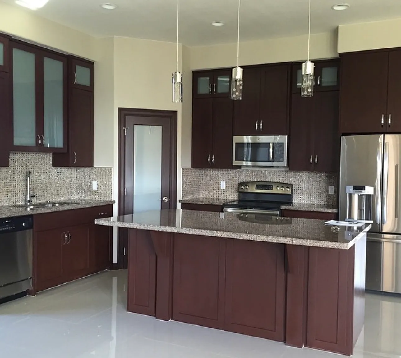 4 bed, 2360 sqft, $2,600 — Photo 2