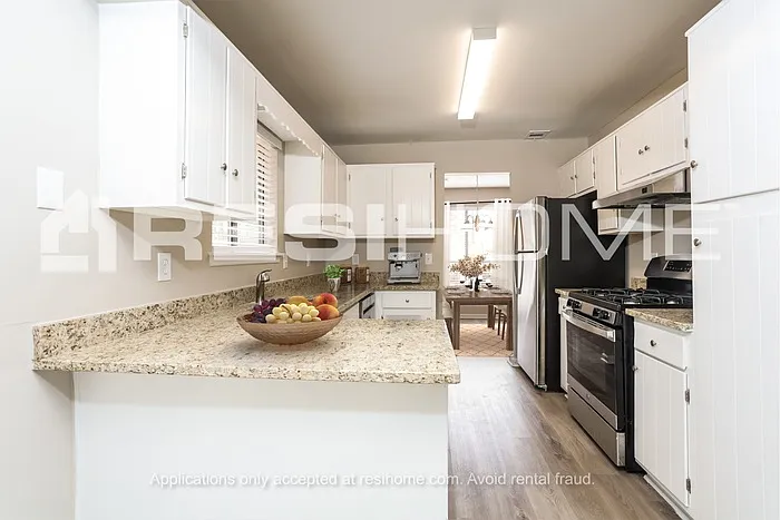 Building Photo - 9261 Forest Knoll Dr