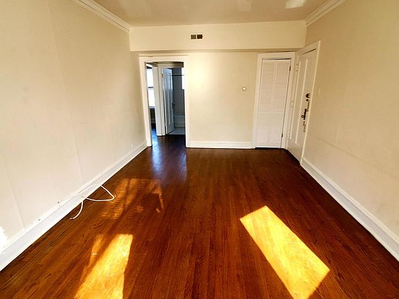 2nd image of 3700 N Hoyne Ave #2