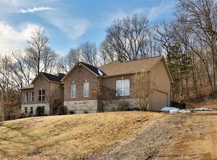 892 Memory Ln, Fenton, MO 63026