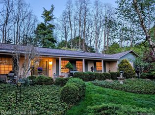 4554 Private Lake Dr, Bloomfield Hills, MI 48301