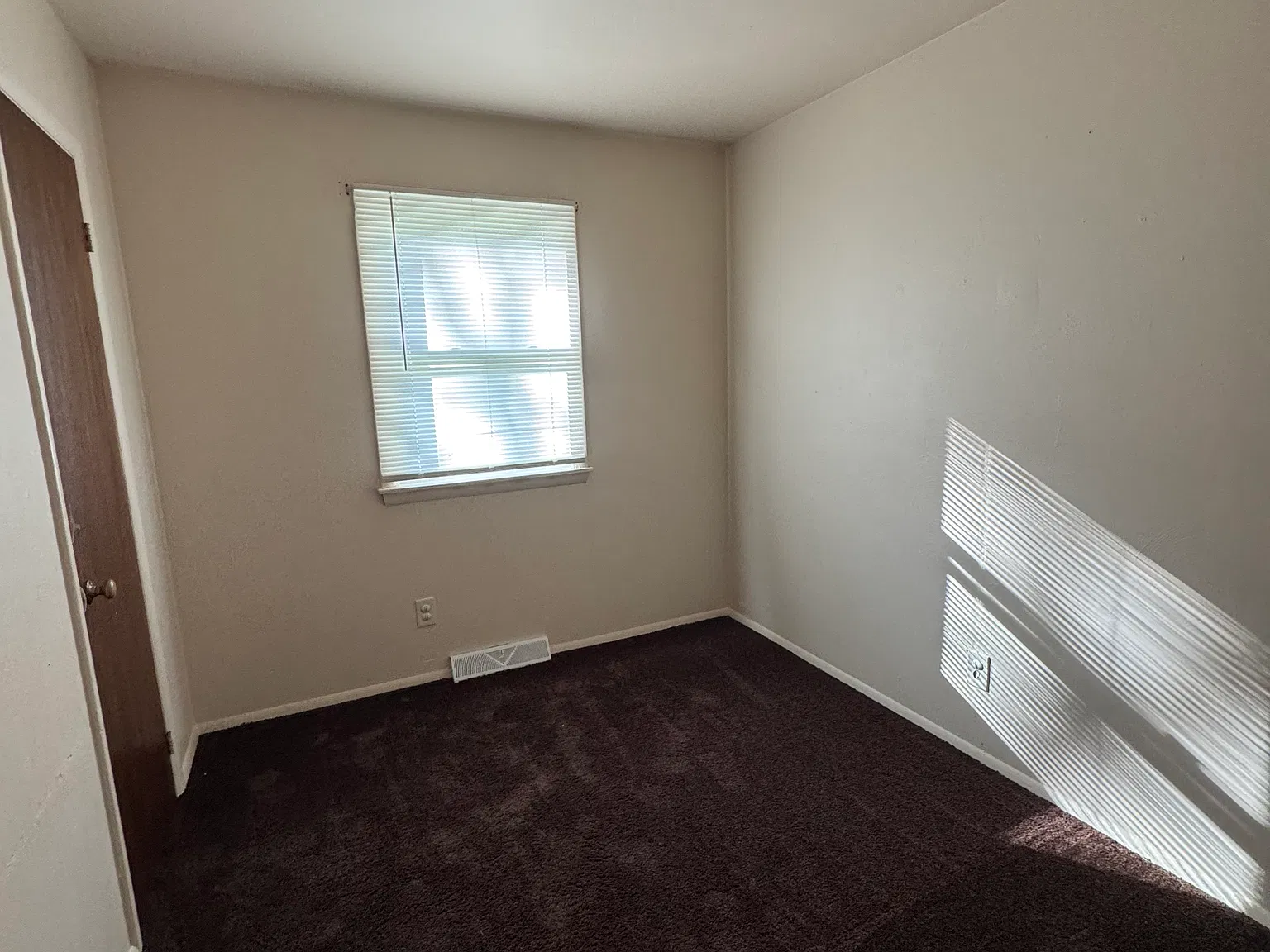 3 bed, 936 sqft, $1,250 — Photo 4
