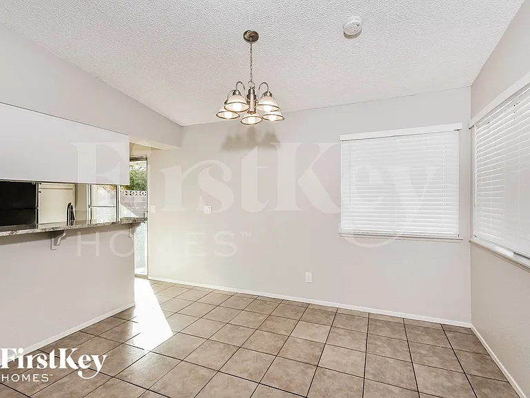 2359 Los Feliz St — Photo 5