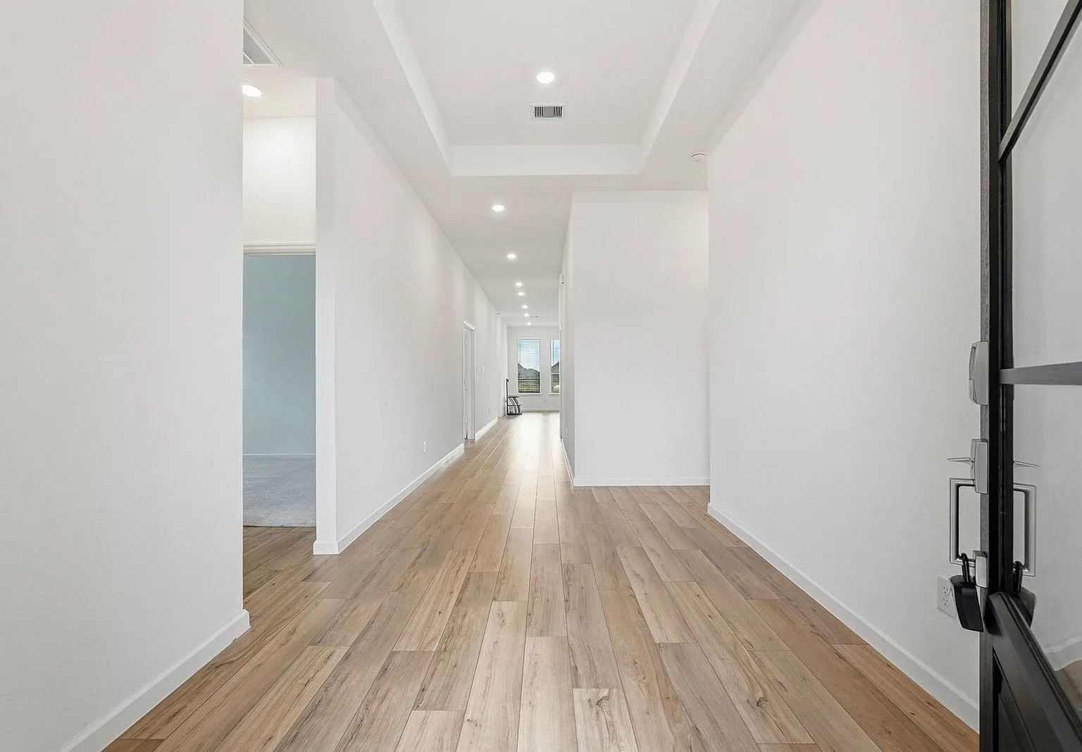 4 bed, 3.0 bath, 2731 sqft, $3,000 — Photo 4