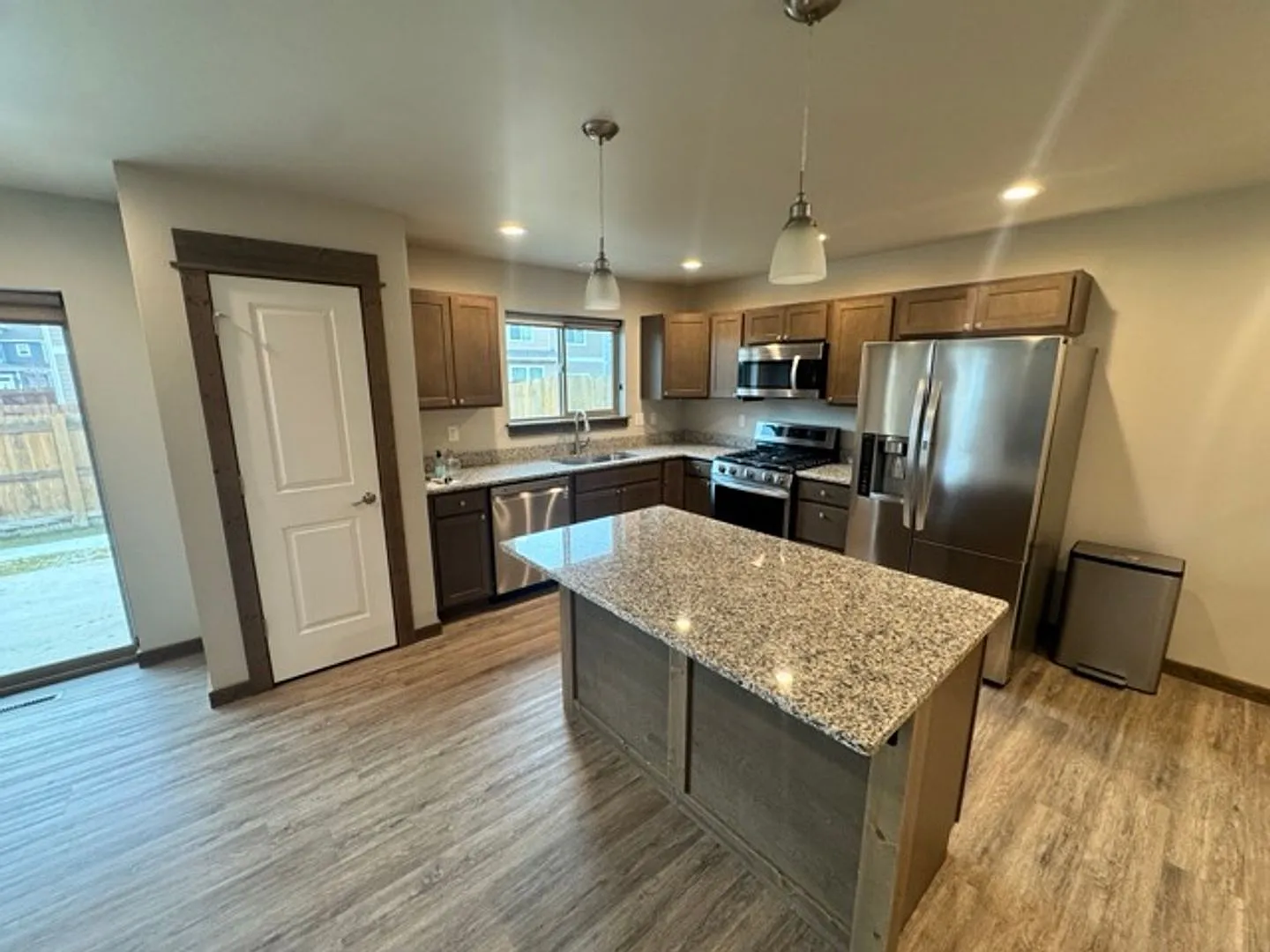 Beautiful 3 Bed, 2.5 Bath Large Townhome — Photo 4