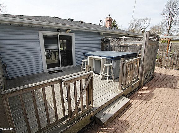 3rd image of 37137 N Shirley Dr