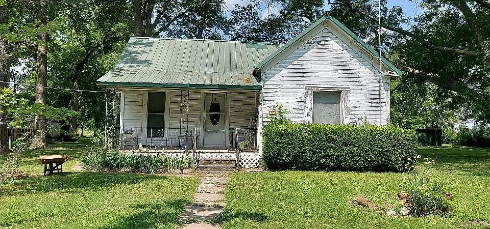 1st image of 223 N 200th St