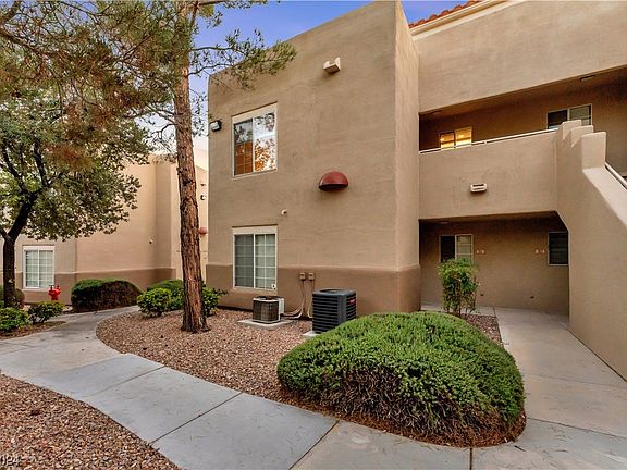 3rd image of 1900 Villa Palms Ct Unit 201