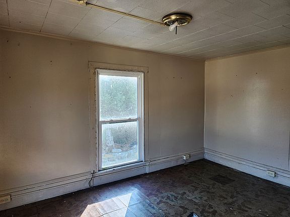 5th image of 1006 Wyoming St