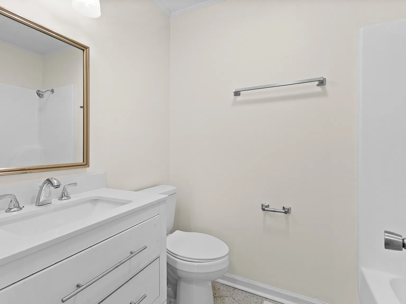 3 bed, 1232 sqft, $2,350 — Photo 3